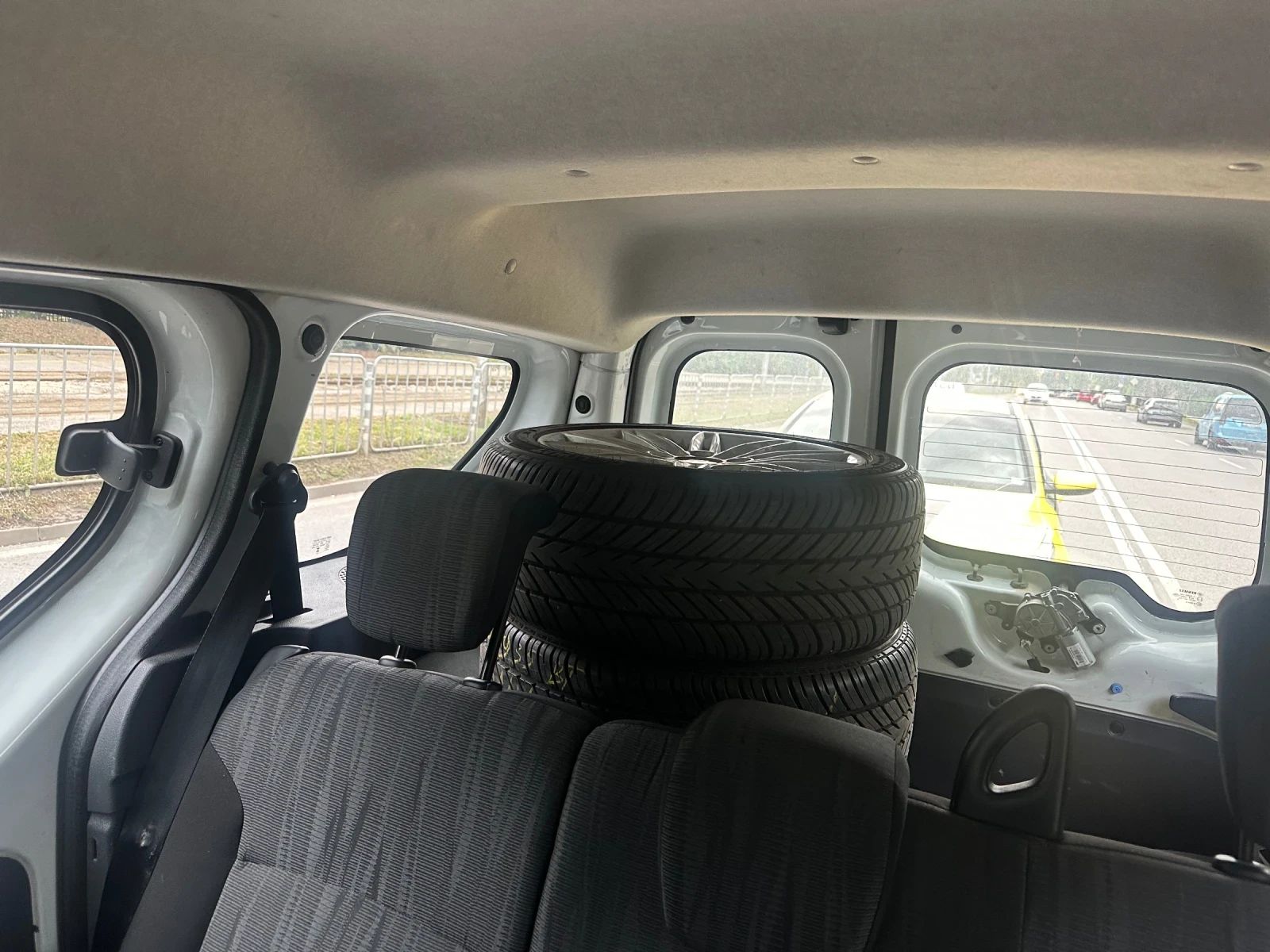 Mercedes-Benz C 30 AMG, снимка 2 - Автомобили и джипове - 56188979