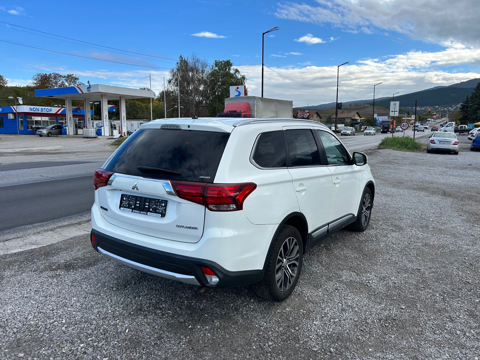 Mitsubishi Outlander 2.2DID EURO6B 4X4 - изображение 6