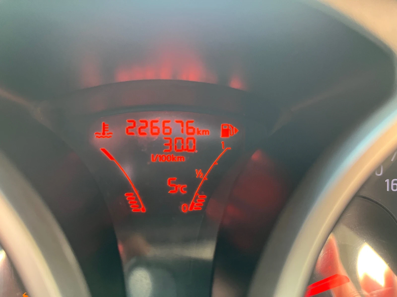 Nissan Juke, снимка 16 - Автомобили и джипове - 54255011