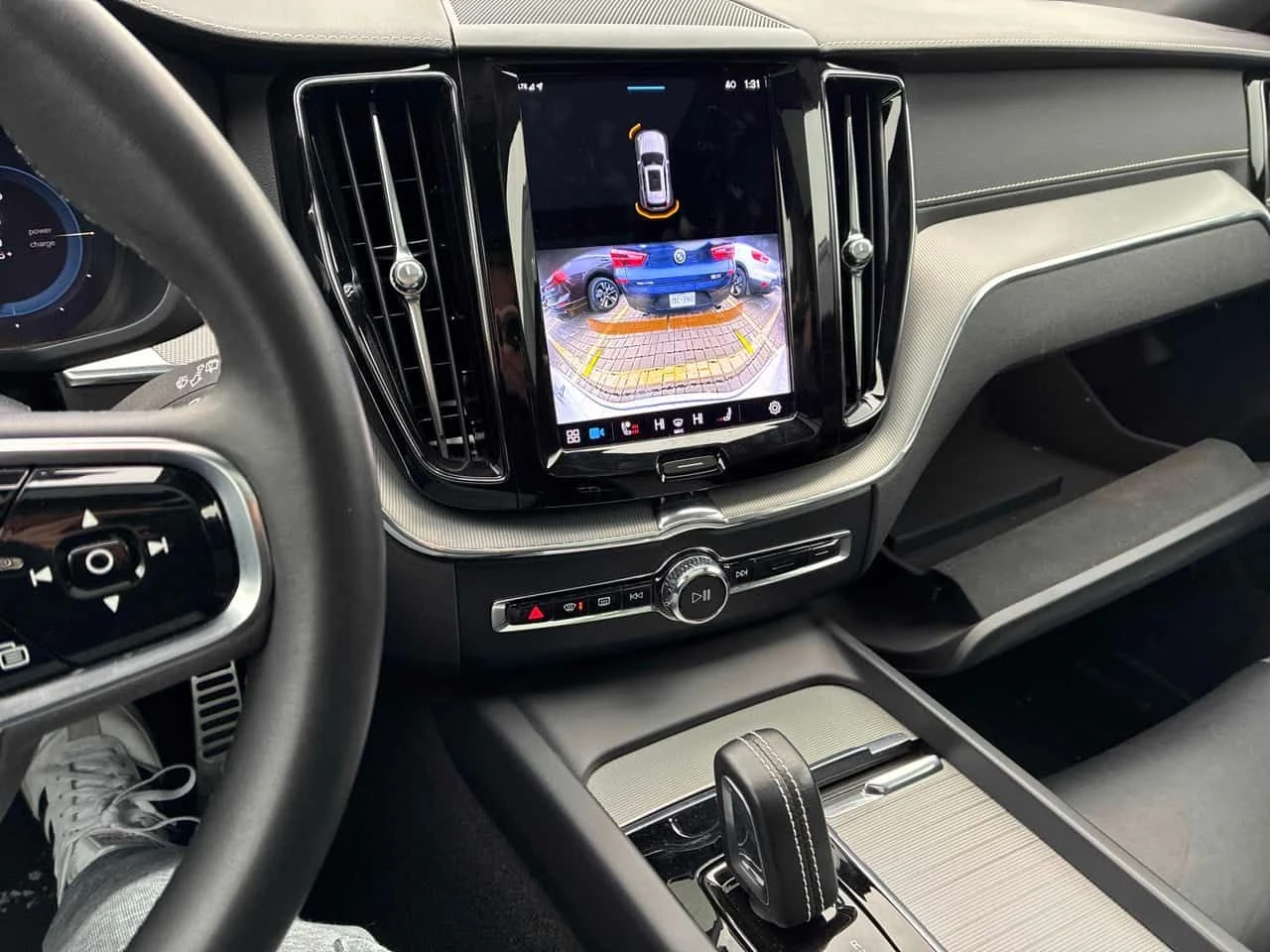 Volvo XC60 T8 AWD HUD 360 Bowers & Wilkins R Design CARFAX, снимка 9 - Автомобили и джипове - 54451043