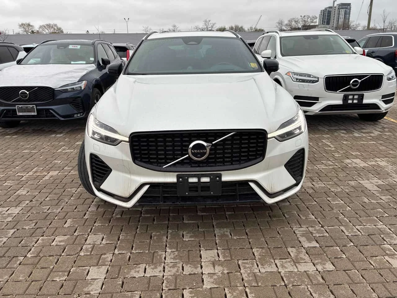 Volvo XC60 T8 AWD HUD 360 Bowers & Wilkins R Design CARFAX, снимка 6 - Автомобили и джипове - 54451043