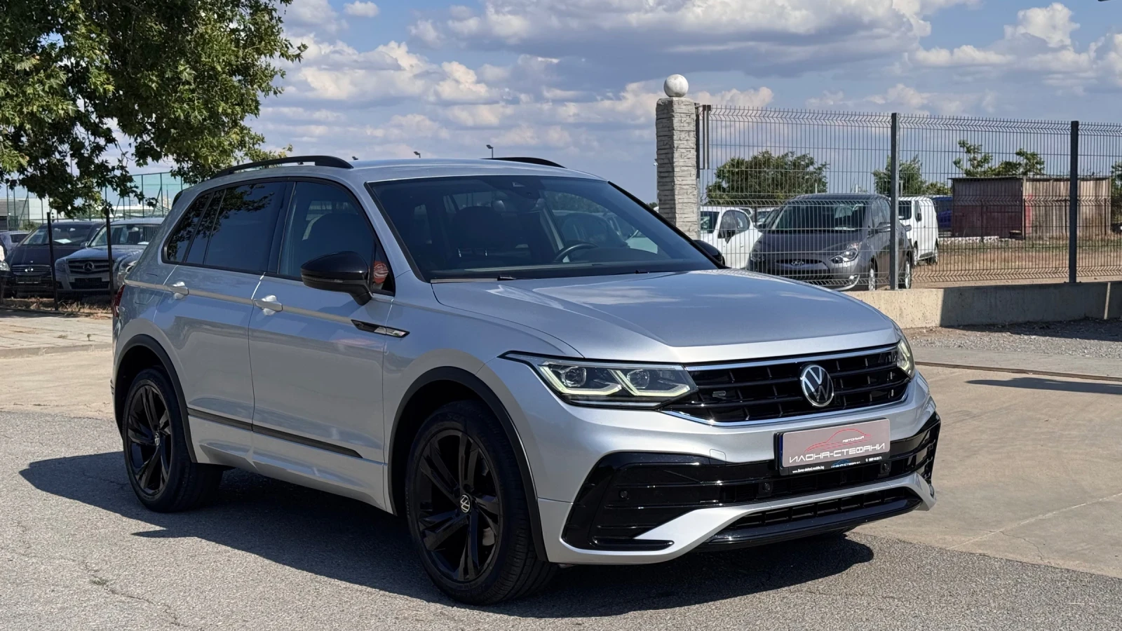 VW Tiguan 2.0TDI R-Line 4MOTION* NIGHT* ОБСЛУЖЕН* , снимка 7 - Автомобили и джипове - 55184144