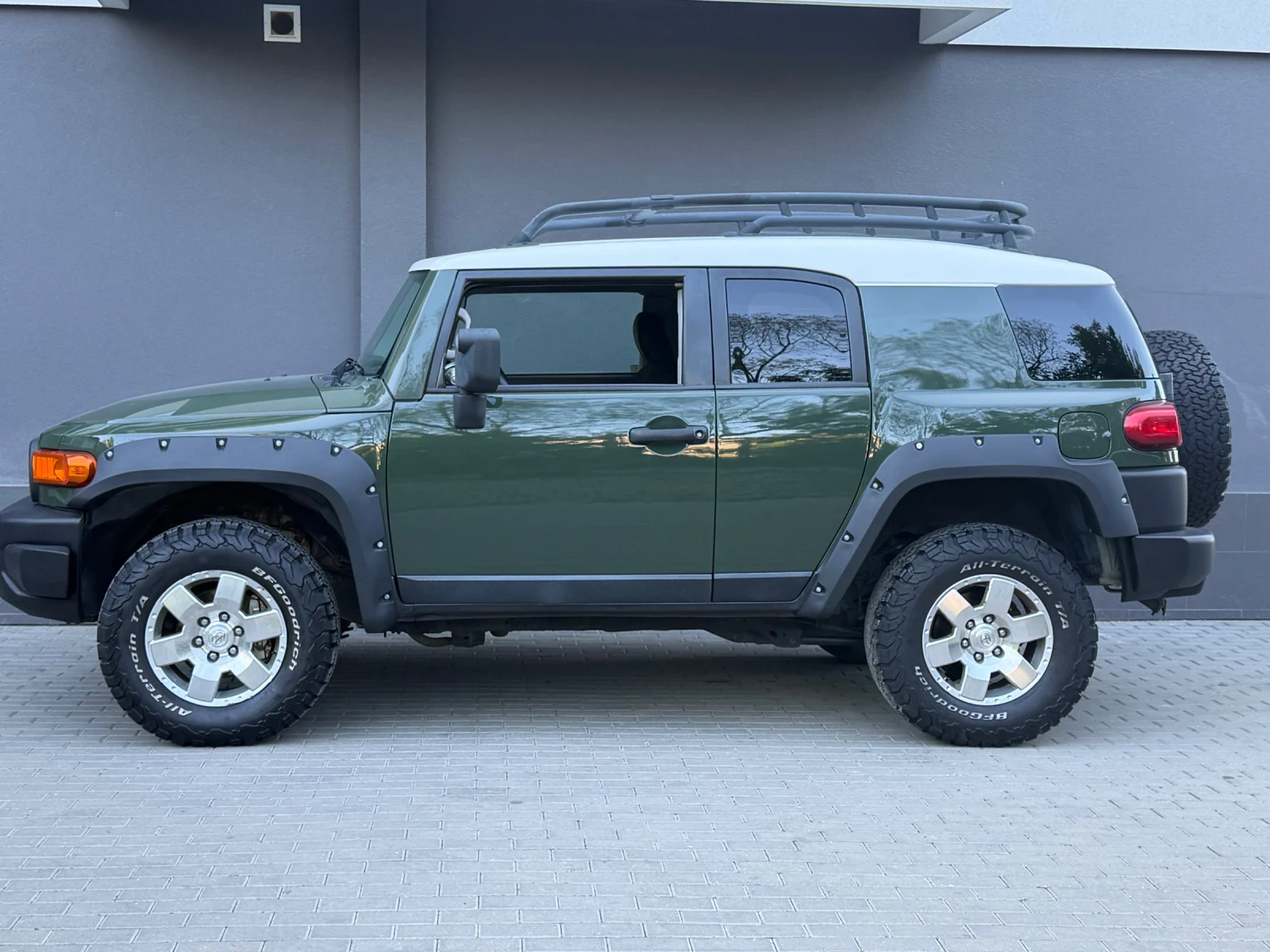 Toyota Fj cruiser 4.0 Facelift, снимка 2 - Автомобили и джипове - 55419358
