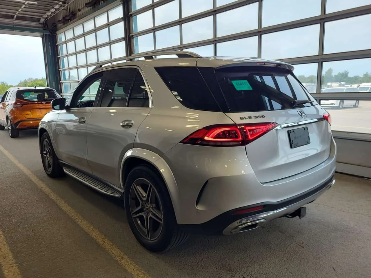 Mercedes-Benz GLE 350 * CARFAX * BURMESTER * ПАНОРАМА * АВТОКРЕДИТ, снимка 4 - Автомобили и джипове - 55706652