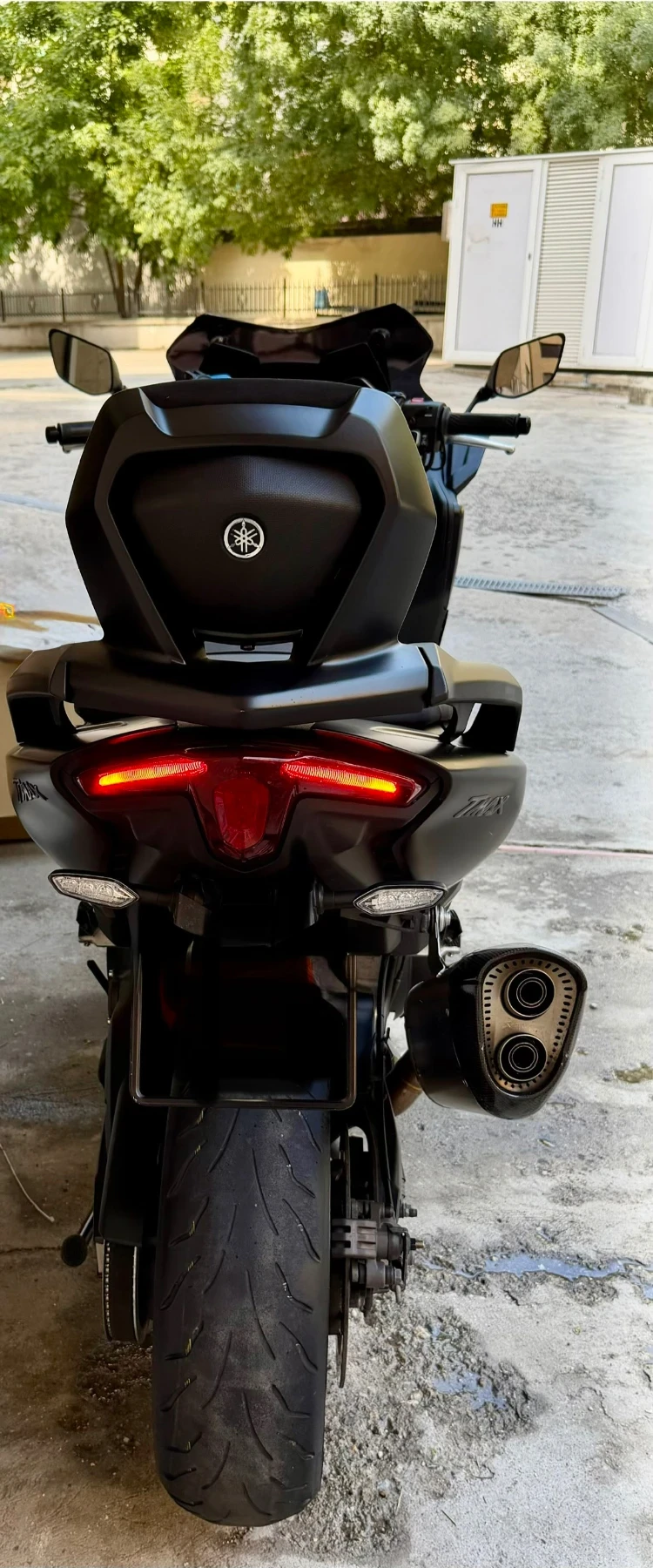 Yamaha T-max 560ie, Tech Max, ABS-TCS, Akrapovic, снимка 8 - Мотоциклети и мототехника - 55511389