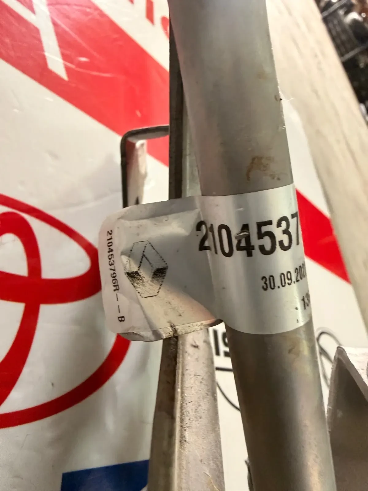 210453796R Тръба с водни съединения Renault NISSAN DACIA 1.3Tce 210453796R, снимка 2 - Части - 56232702