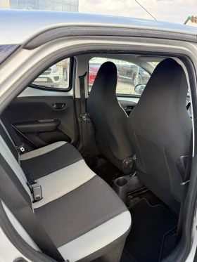 Toyota Aygo 1.0VVT-I* АВТОМАТИК* LED* NAVI* БЕЗУПРЕЧНА* EURO6B | Auto.bg — изображение 15