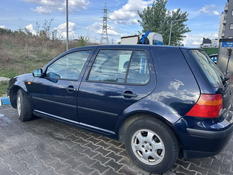 VW Golf 1.6, снимка 6 - Автомобили и джипове - 47598501