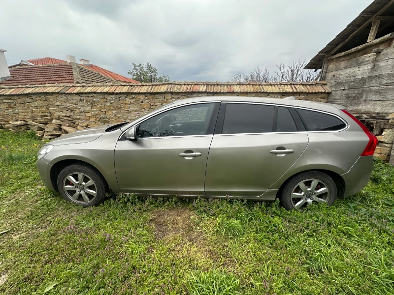 Volvo V60 D3, снимка 2 - Автомобили и джипове - 52641017