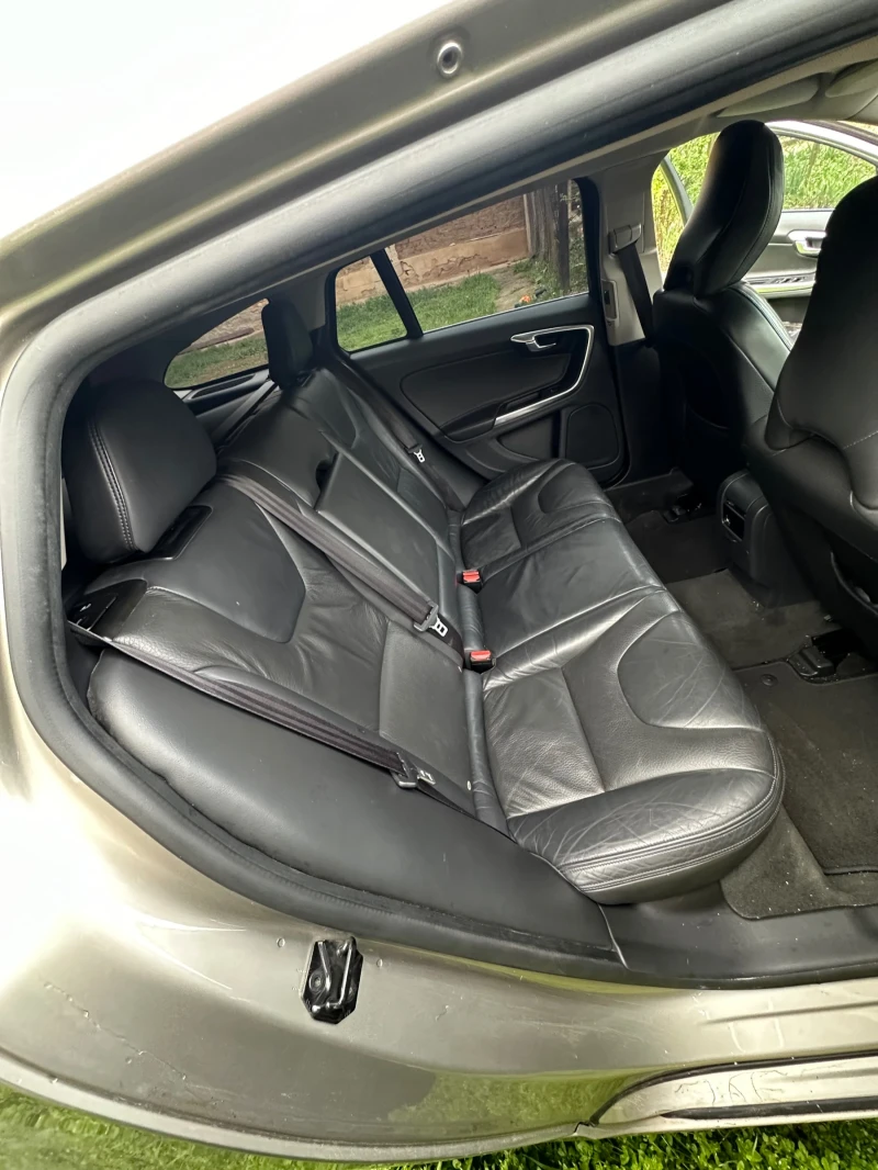 Volvo V60 D3, снимка 5 - Автомобили и джипове - 52641017