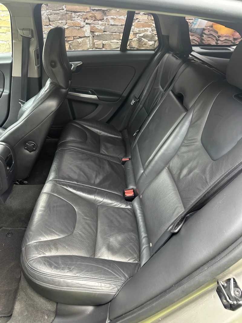 Volvo V60 D3, снимка 4 - Автомобили и джипове - 52641017