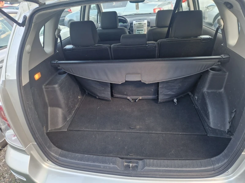 Toyota Corolla verso 1.8i16v 129ps.LUNA ITALIA, снимка 8 - Автомобили и джипове - 51095592