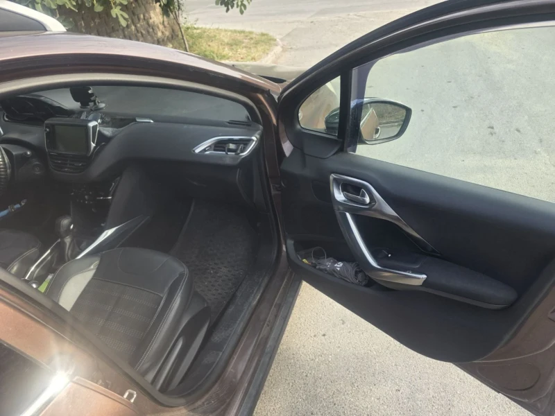Peugeot 2008, снимка 11 - Автомобили и джипове - 51750028