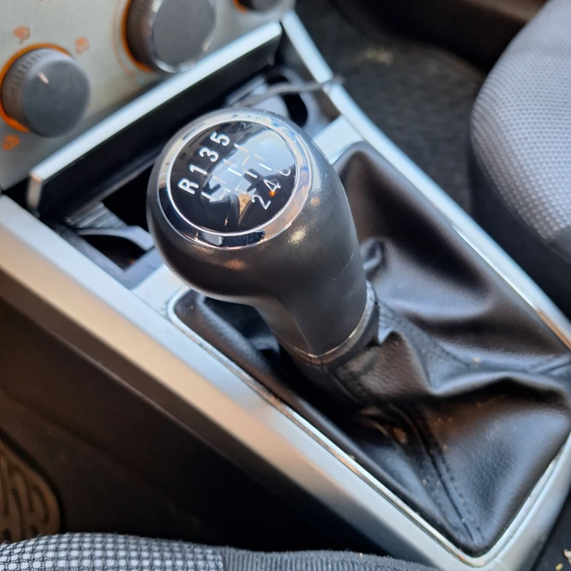 Opel Astra Комби, снимка 15 - Автомобили и джипове - 52812955