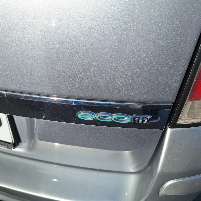 Opel Astra Комби, снимка 8 - Автомобили и джипове - 52812955