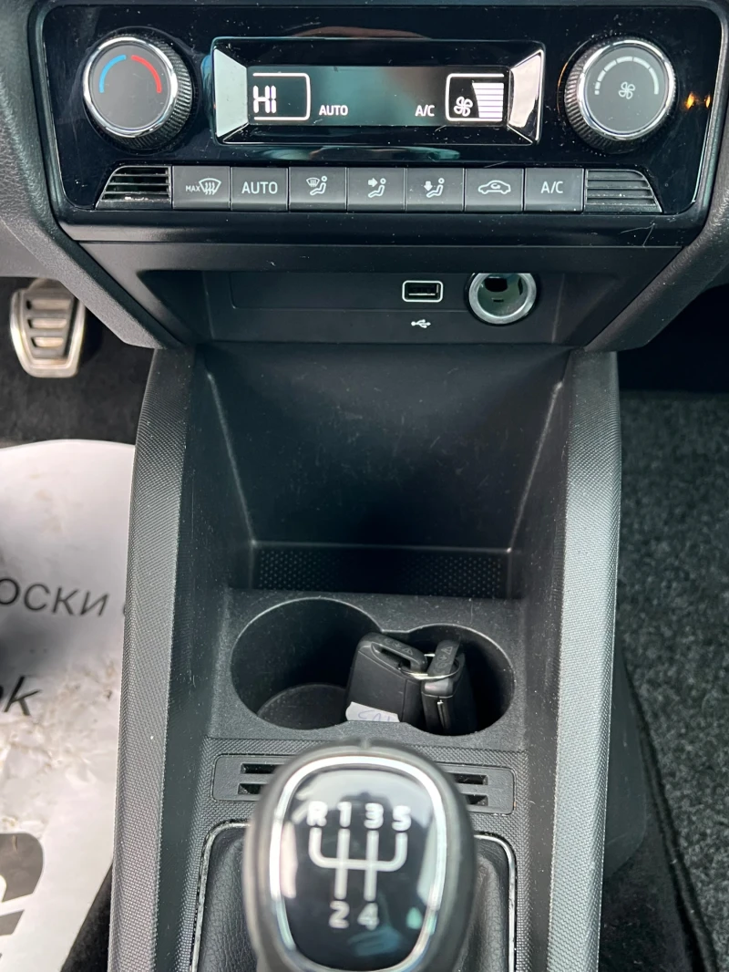 Skoda Fabia, снимка 13 - Автомобили и джипове - 53373286