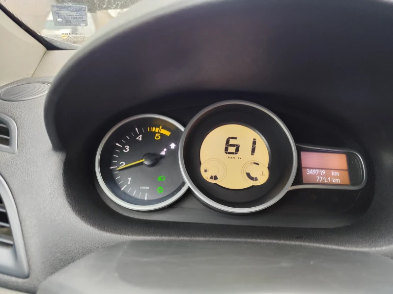 Renault Megane 1.5 DCI N1, снимка 8 - Автомобили и джипове - 53505406