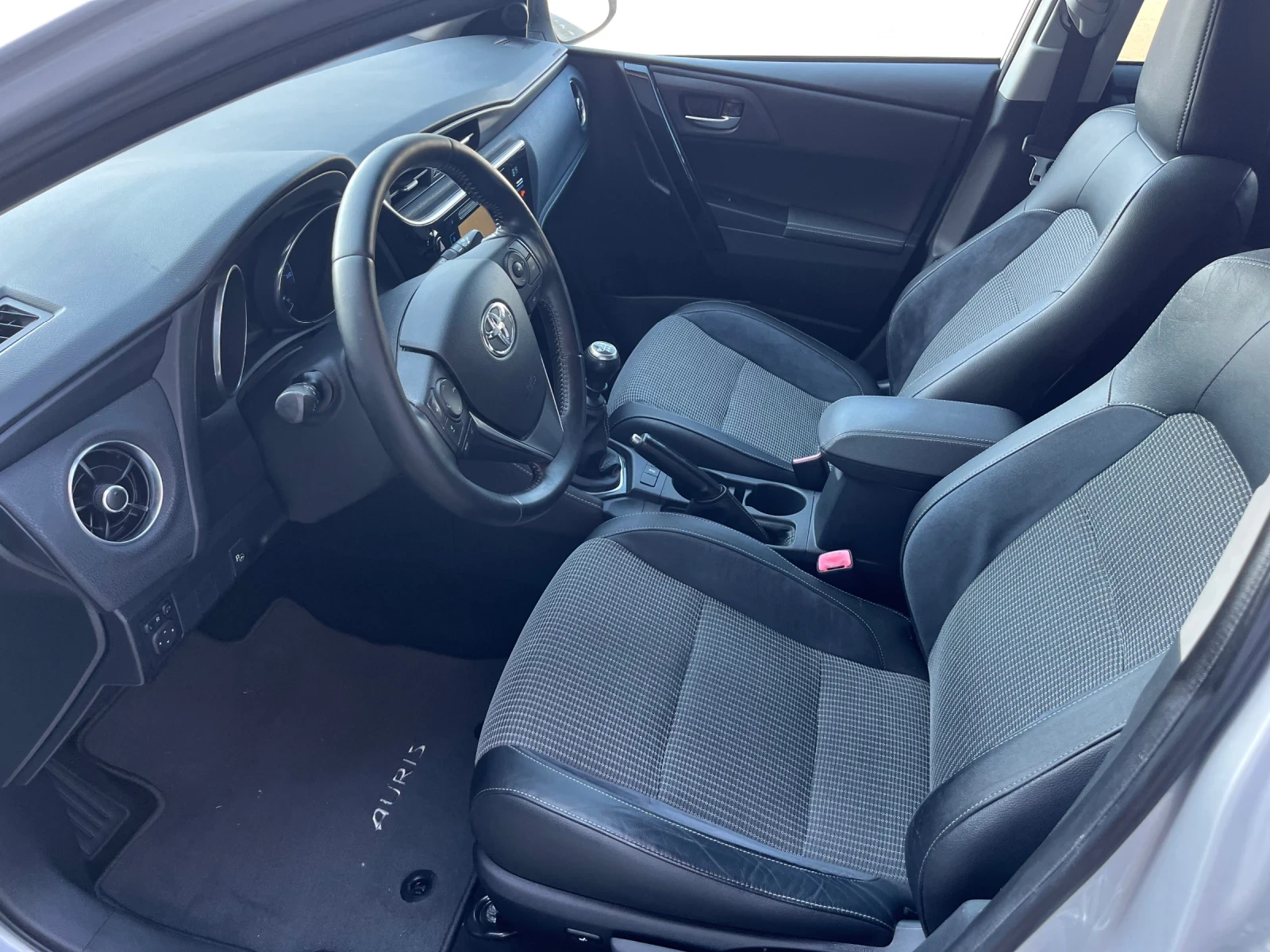 Toyota Auris 1.6D4D-112k.c. /EURO6B/ FACELIFT - изображение 9