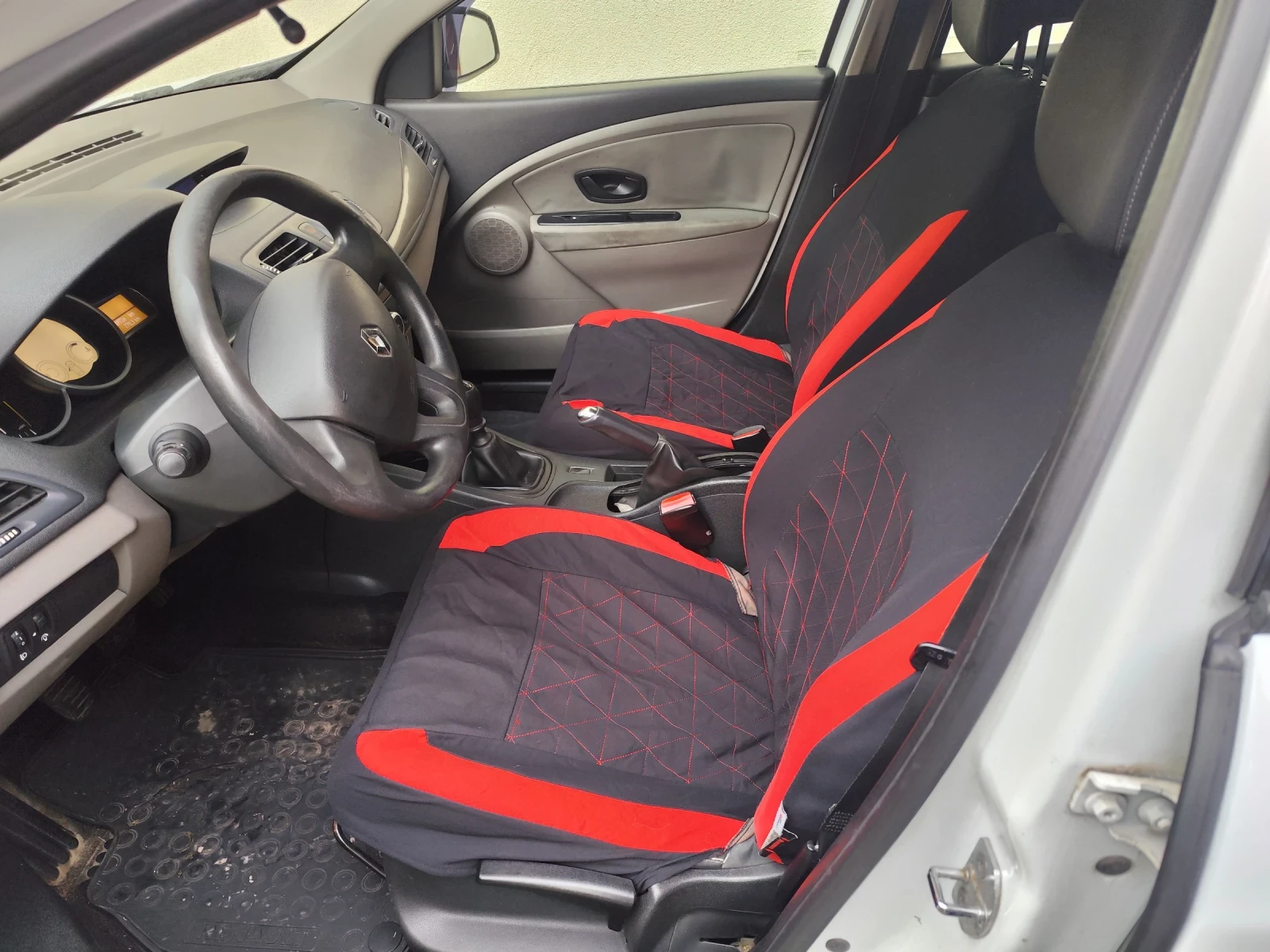 Renault Megane 1.5 DCI N1, снимка 12 - Автомобили и джипове - 53505406