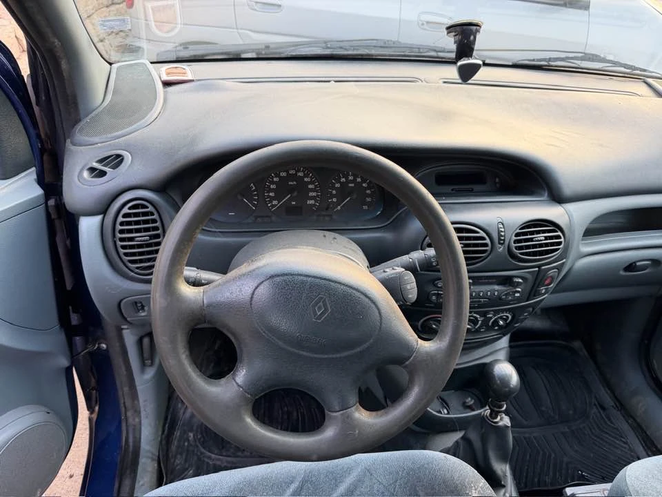 Renault Megane 1.9dti 100, снимка 5 - Автомобили и джипове - 53731178