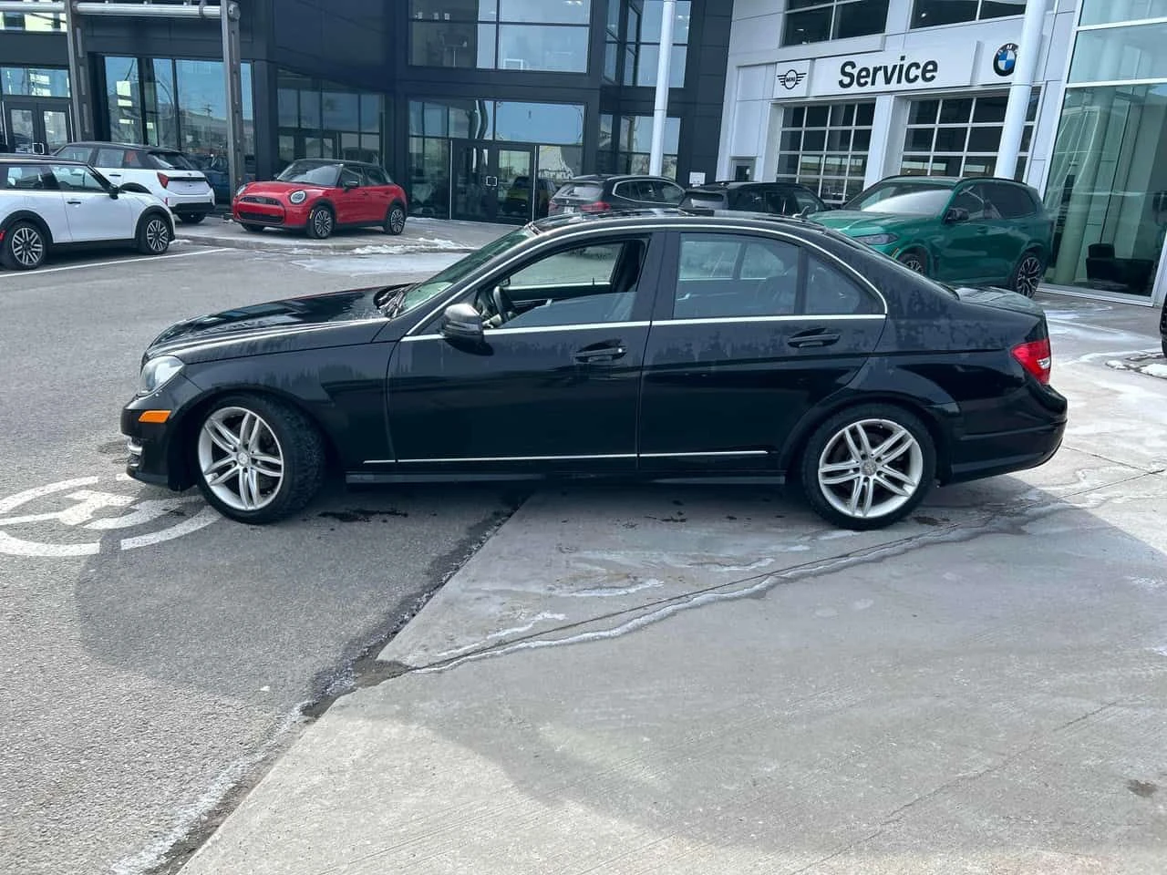 Mercedes-Benz C 300 * 4dr Sdn 4MATIC * CARFAX * ЦЕНА ДО БГ, снимка 2 - Автомобили и джипове - 53979374