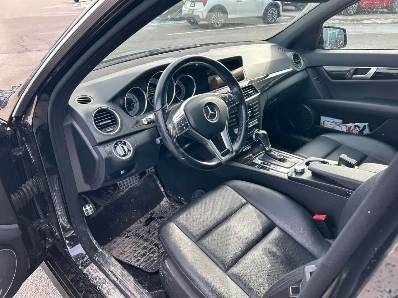 Mercedes-Benz C 300 * 4dr Sdn 4MATIC * CARFAX * ЦЕНА ДО БГ, снимка 7 - Автомобили и джипове - 53979374