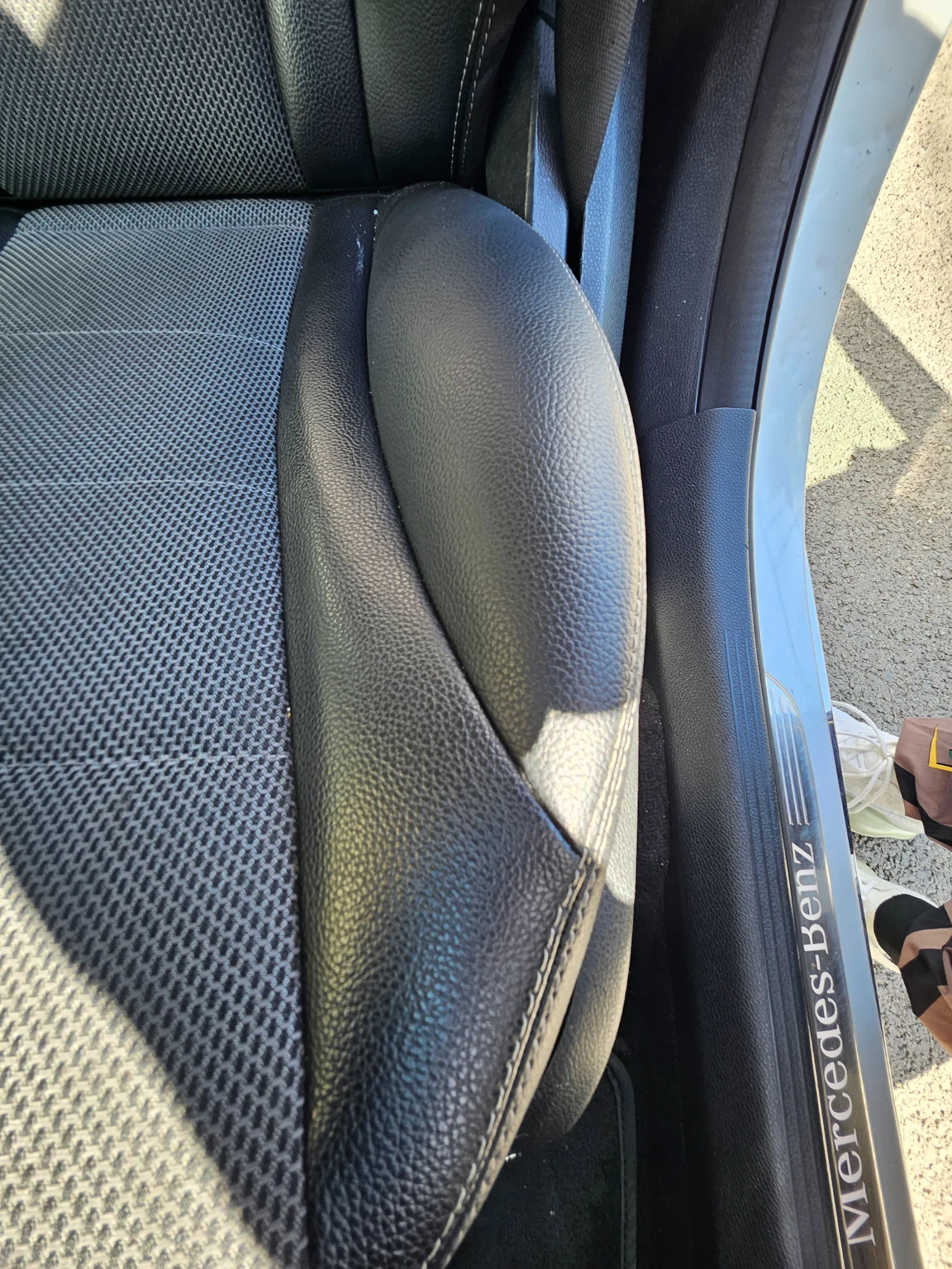 Mercedes-Benz C 220   Авангард изпълнение, снимка 9 - Автомобили и джипове - 55160787