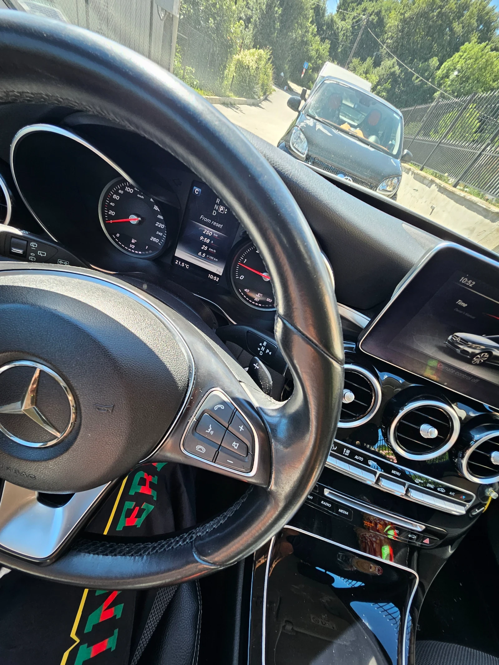 Mercedes-Benz C 220   Авангард изпълнение, снимка 6 - Автомобили и джипове - 55160787