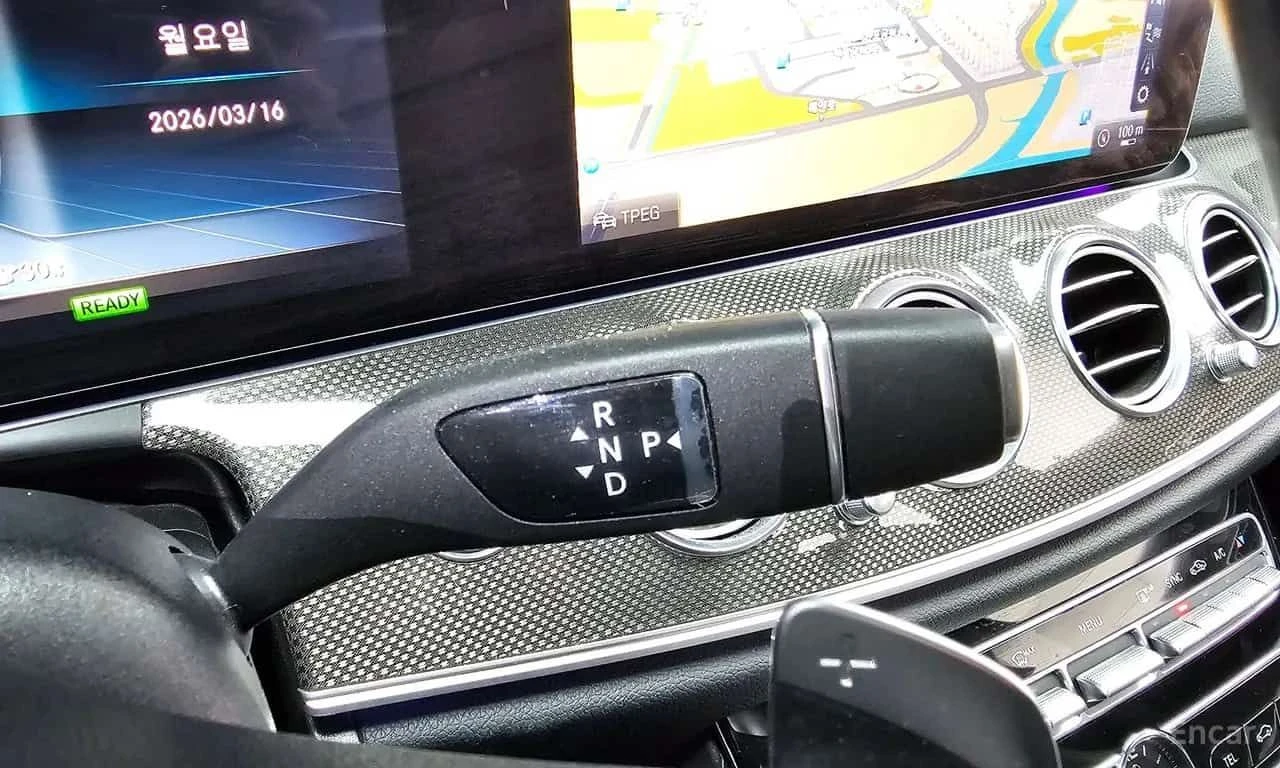 Mercedes-Benz E 350 * 4MATIC AMG Line * ОПЦИЯ ЗА ФИНАНСИРАНЕ, снимка 9 - Автомобили и джипове - 55647410