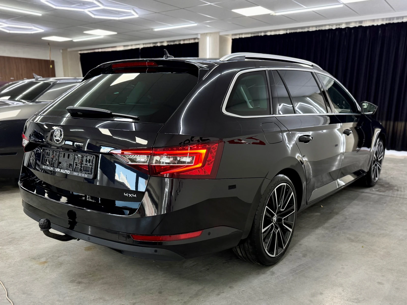 Skoda Superb 2.0TDI 190к.с. 4х4 FULL, снимка 4 - Автомобили и джипове - 55678937