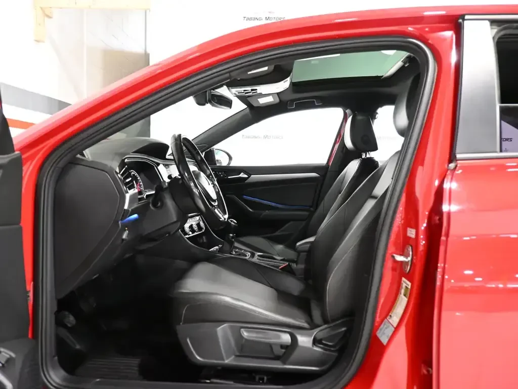 VW Jetta R-LINE* ПАНОРАМА* ЧИСТА ИСТОРИЯ* ПОДГРЕВ ОТЗАД, снимка 7 - Автомобили и джипове - 56119608