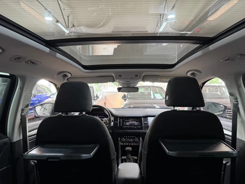 Skoda Kodiaq 2.0TDI/Clever/150HP/4X4/PANO/ACC/NAV/AMBI/CAM/720v, снимка 13 - Автомобили и джипове - 51757240