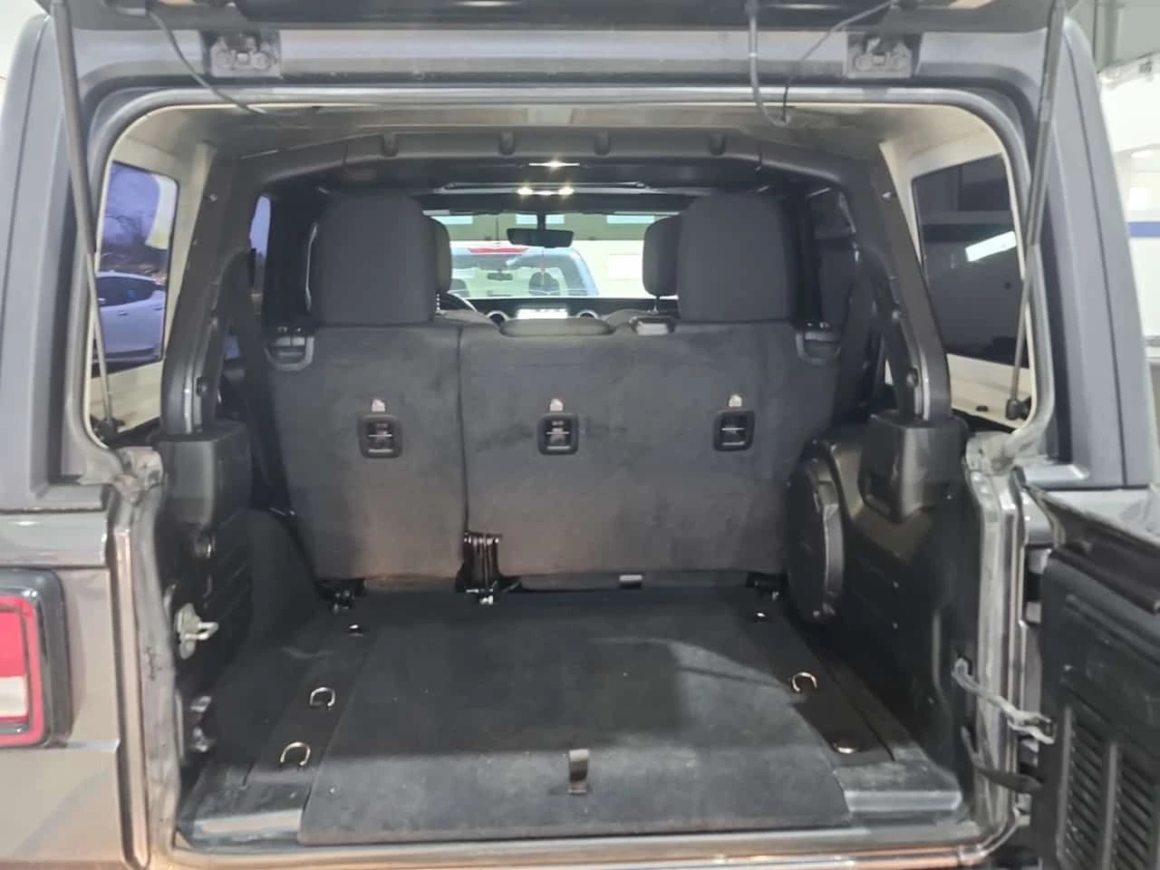 Jeep Wrangler * UNLIMITED SAHARA * CARFAX * БЕЗ ПЪРВОНАЧАЛНА ВНО, снимка 14 - Автомобили и джипове - 54024115