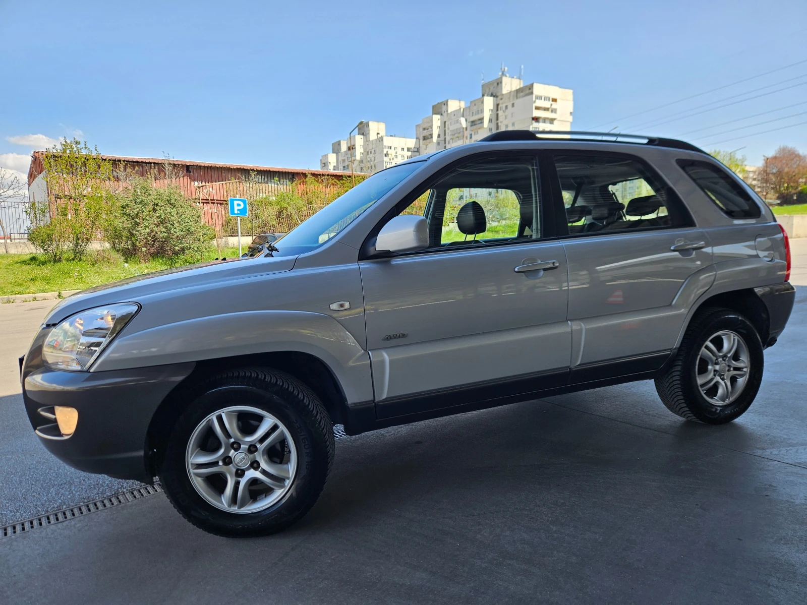 Kia Sportage Бензин газ/автомат Топ състояние, снимка 2 - Автомобили и джипове - 54229626