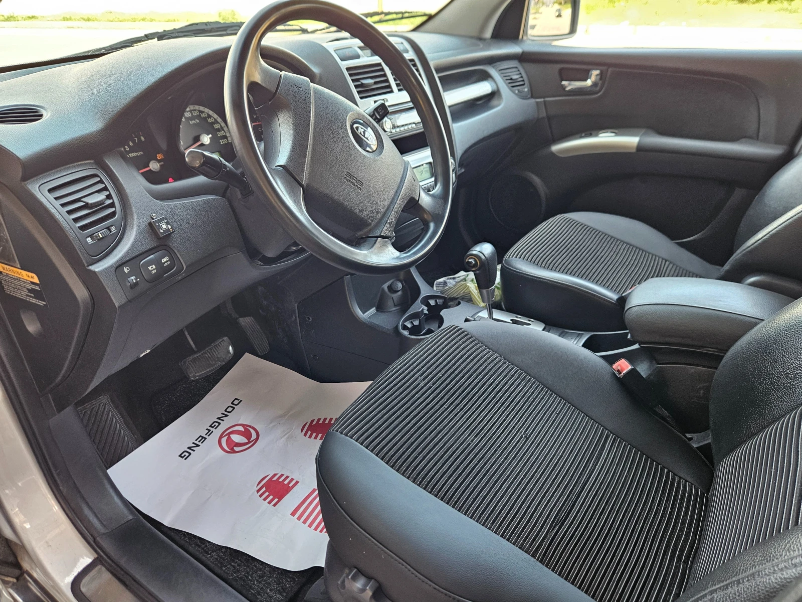 Kia Sportage Бензин газ/автомат Топ състояние, снимка 8 - Автомобили и джипове - 54229626