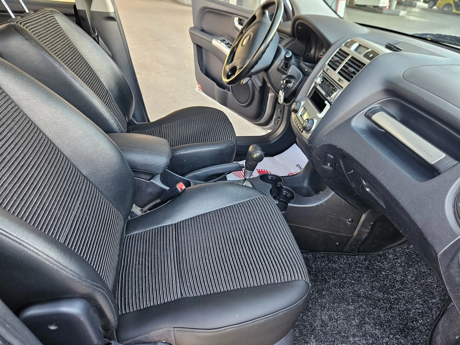 Kia Sportage Бензин газ/автомат Топ състояние, снимка 10 - Автомобили и джипове - 54229626