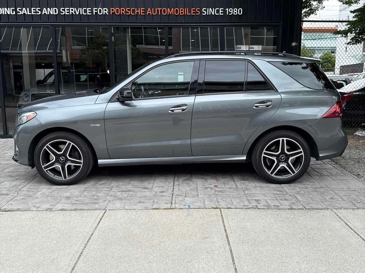 Mercedes-Benz GLE 43 AMG HARMAN KARDON/ПАНОРАМА/360, снимка 3 - Автомобили и джипове - 55240615