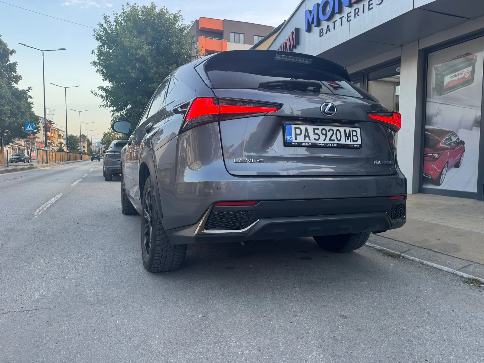 Lexus NX 300h F sport, снимка 8 - Автомобили и джипове - 55969723