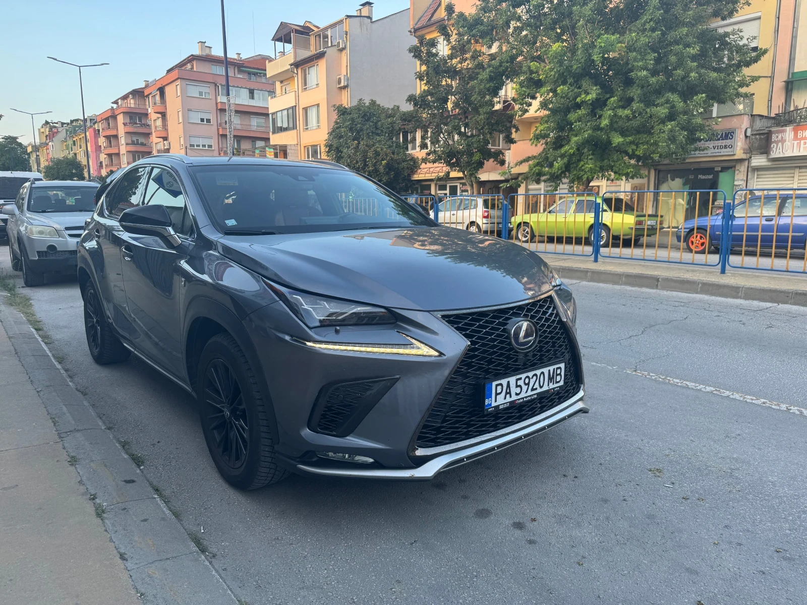 Lexus NX 300h F sport, снимка 4 - Автомобили и джипове - 55969723