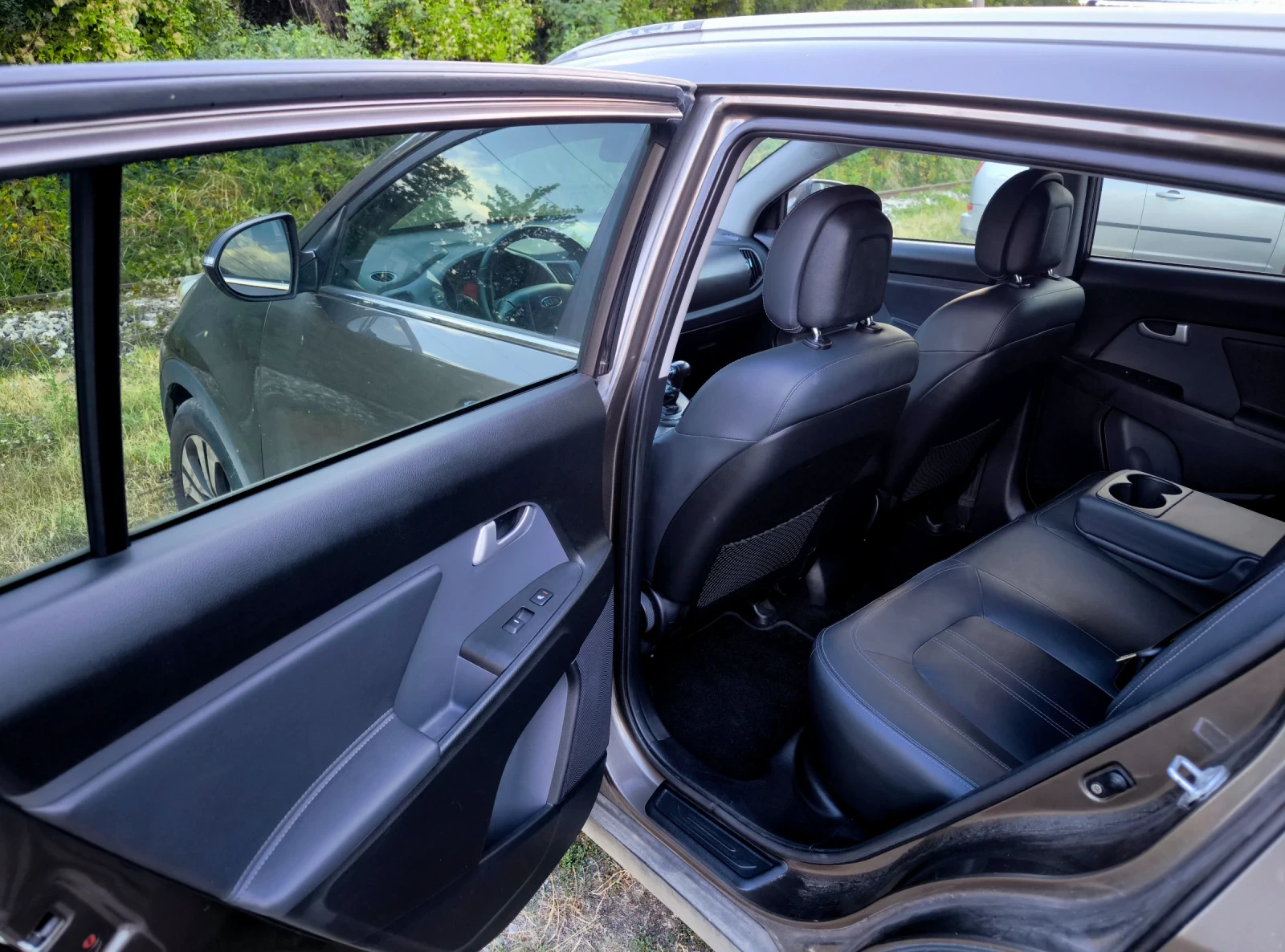 Kia Sportage 2.0 CRDI, снимка 16 - Автомобили и джипове - 56114942