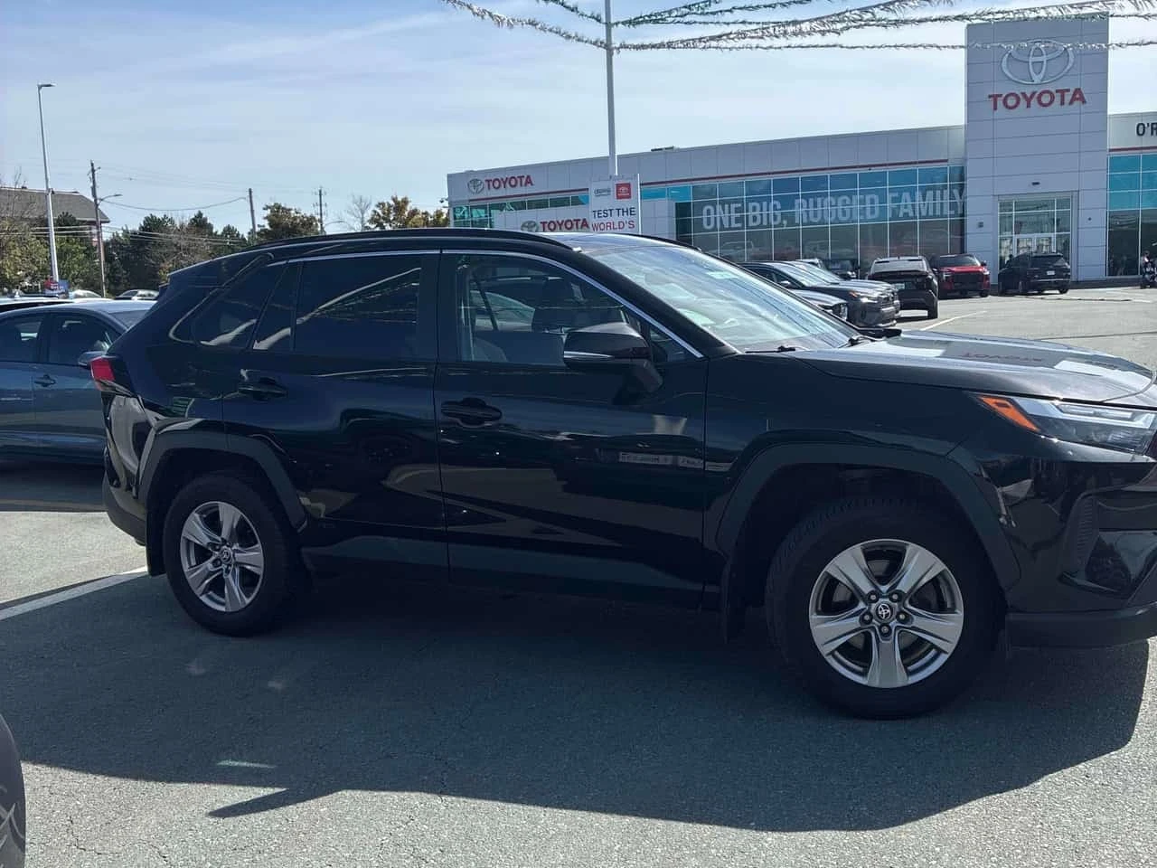 Toyota Rav4 * Hybrid XLE * АВТОКРЕДИТ БЕЗ ПЪРВОНАЧАЛНА ВНОСКА*, снимка 3 - Автомобили и джипове - 56238719
