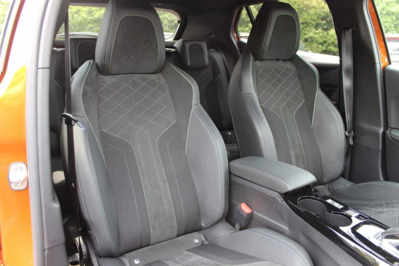 Peugeot 2008 1.2/131HP/GT/NAVI/LED/AMBI/KLESS/CAM/564v, снимка 10 - Автомобили и джипове - 50565002