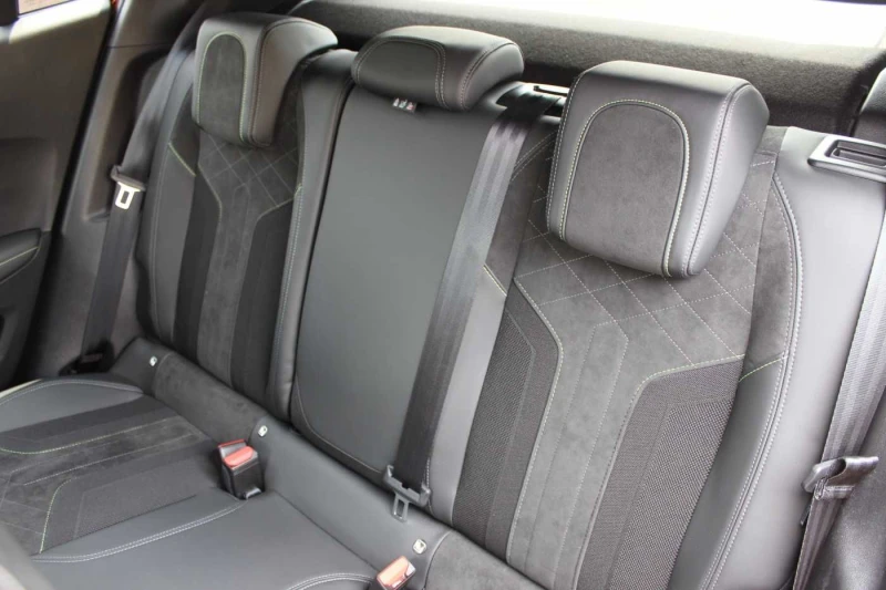 Peugeot 2008 1.2/131HP/GT/NAVI/LED/AMBI/KLESS/CAM/564v, снимка 11 - Автомобили и джипове - 50565002