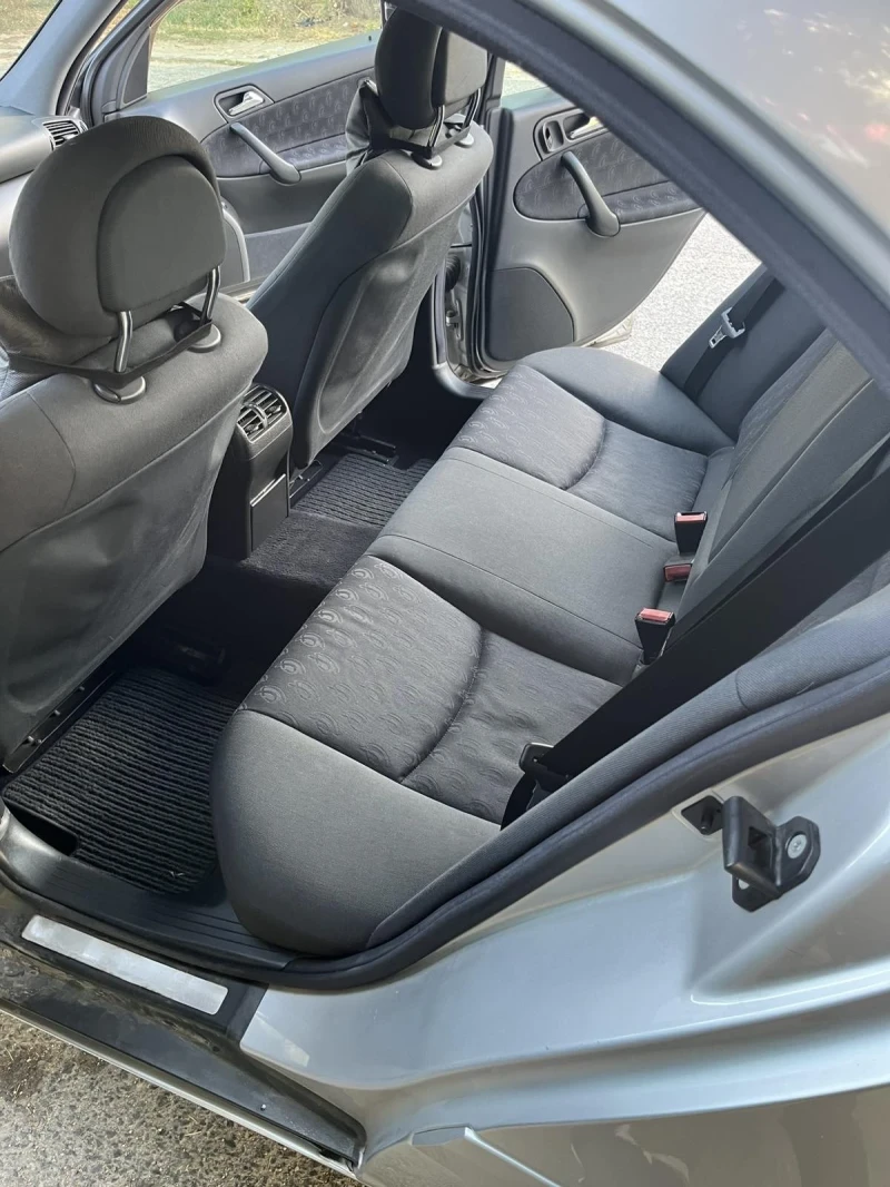 Mercedes-Benz C 200 2.2, снимка 11 - Автомобили и джипове - 52314105