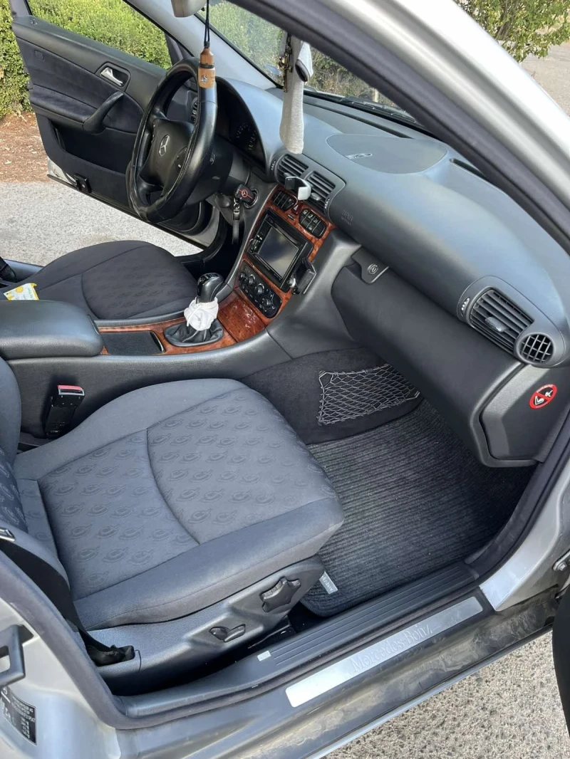 Mercedes-Benz C 200 2.2, снимка 12 - Автомобили и джипове - 52314105