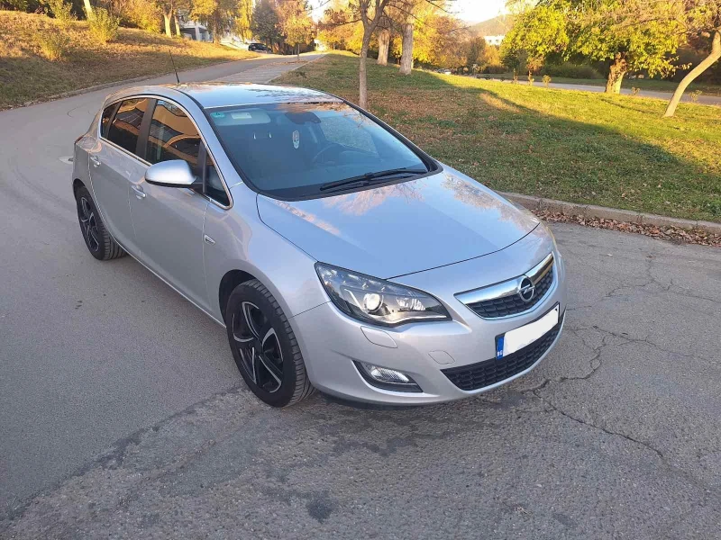 Opel Astra 2.0 CDTI 6ск. 165кс., снимка 2 - Автомобили и джипове - 52563032