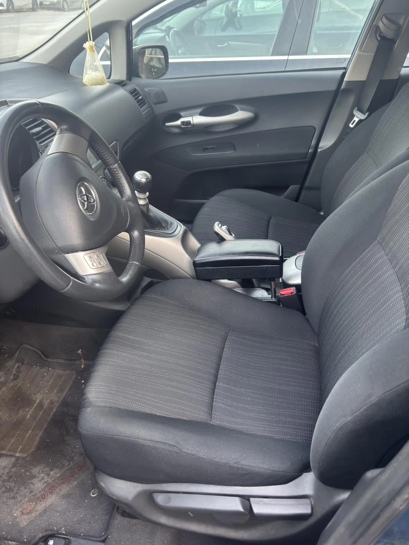 Toyota Auris, снимка 7 - Автомобили и джипове - 52757491