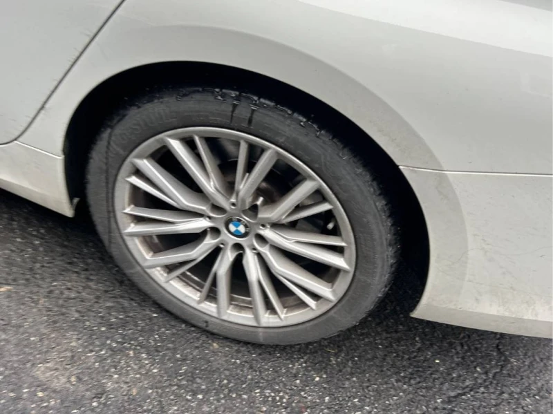 BMW 330 i xDrive 2023 * CARFAX * БЕЗ ПЪРВОНАЧАЛНА ВНОСКА, снимка 6 - Автомобили и джипове - 53194396