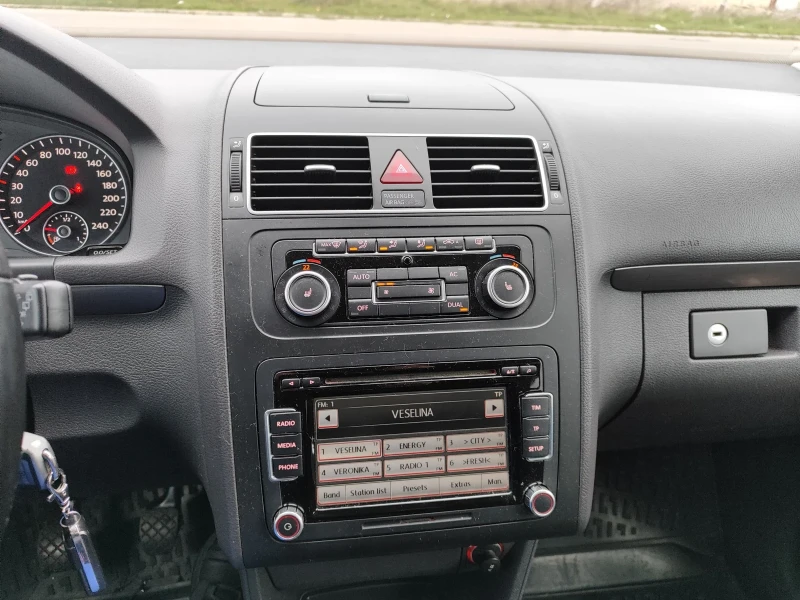 VW Touran 2.0 140кс., снимка 9 - Автомобили и джипове - 53353040