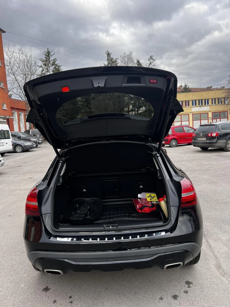 Mercedes-Benz GLA 180, снимка 11 - Автомобили и джипове - 53499927